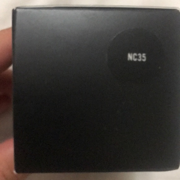 MAC Studio Fix Fluid NC35 - Picture 2 of 3